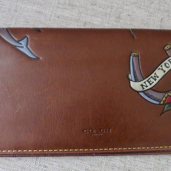 Coach Breast Wallet in Smooth Leather - Picture 4 of 8